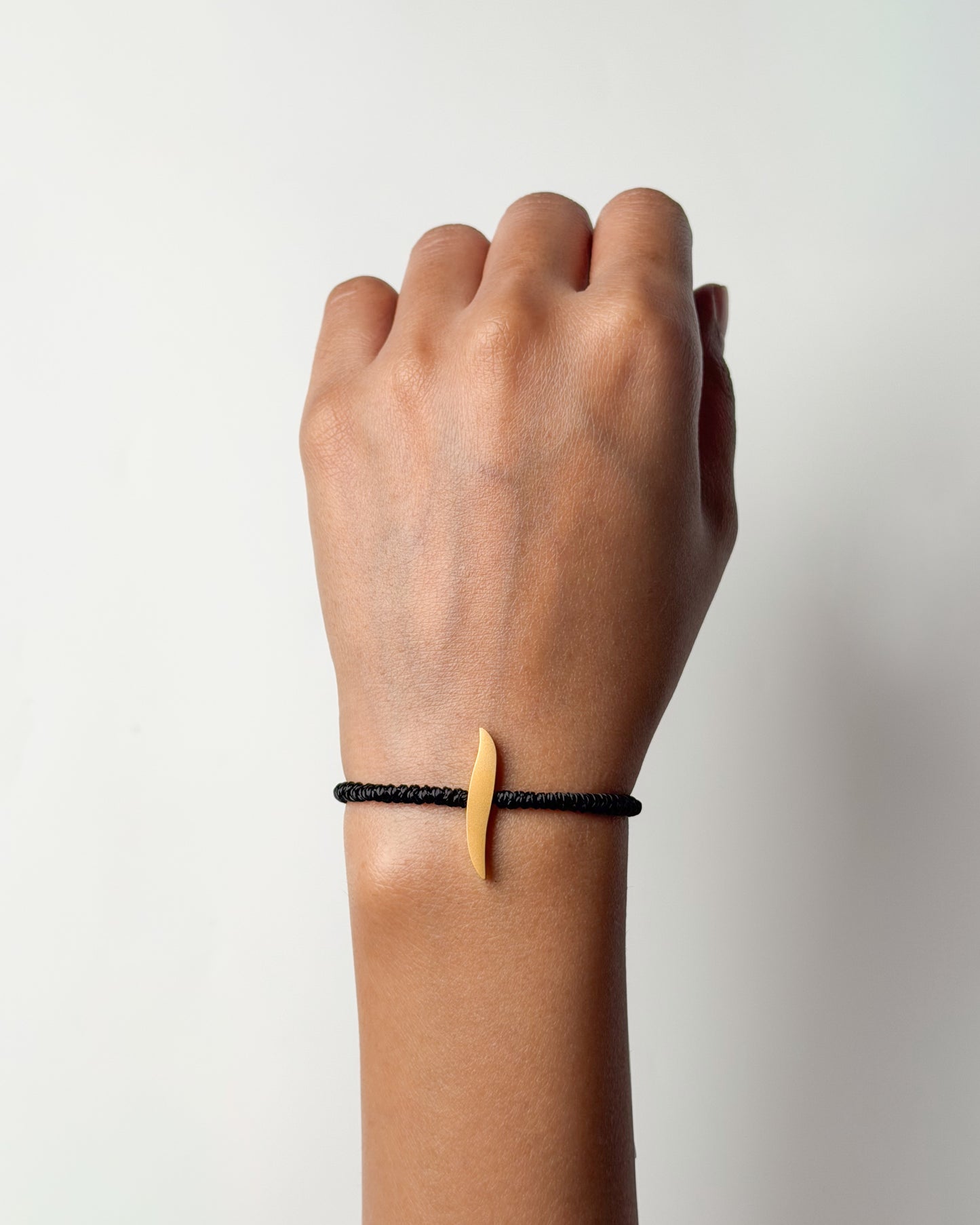 String Initial Bracelet ا