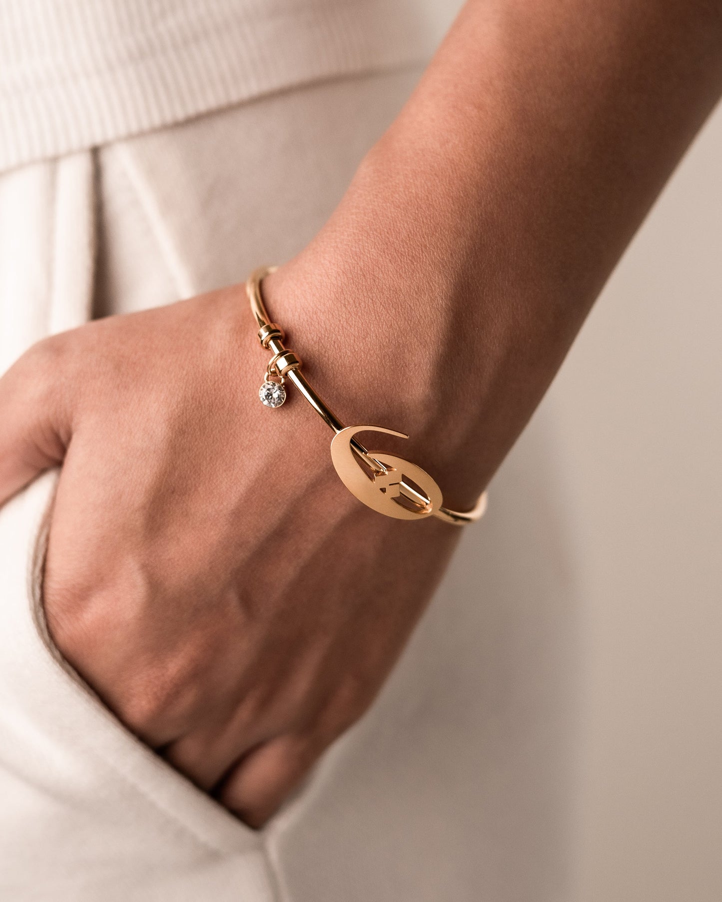 Initial Cuff ث